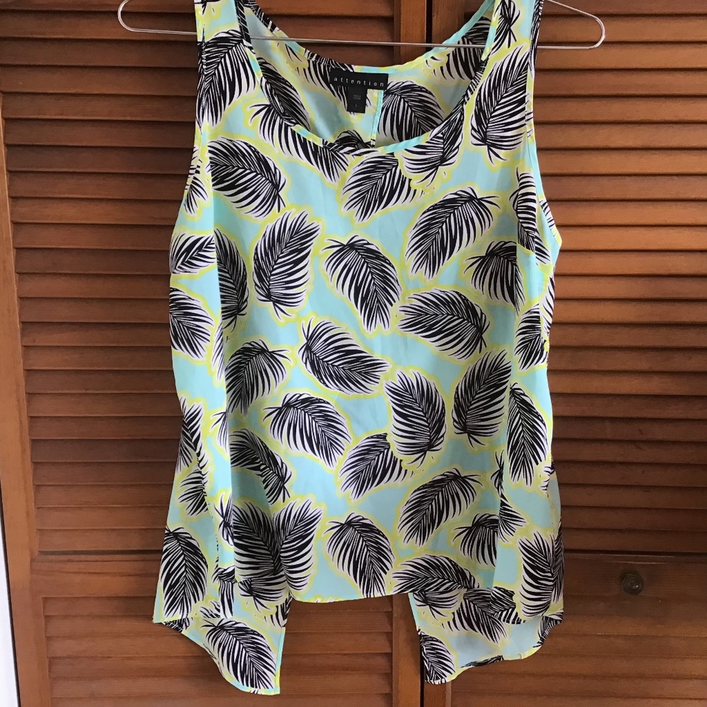 Cool breezy summer tank back slit..like new great colors